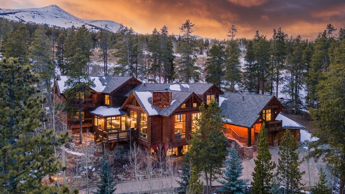 Your 2026 Guide to Mountain Cabin Escapes: Finding Your Quiet Retreat